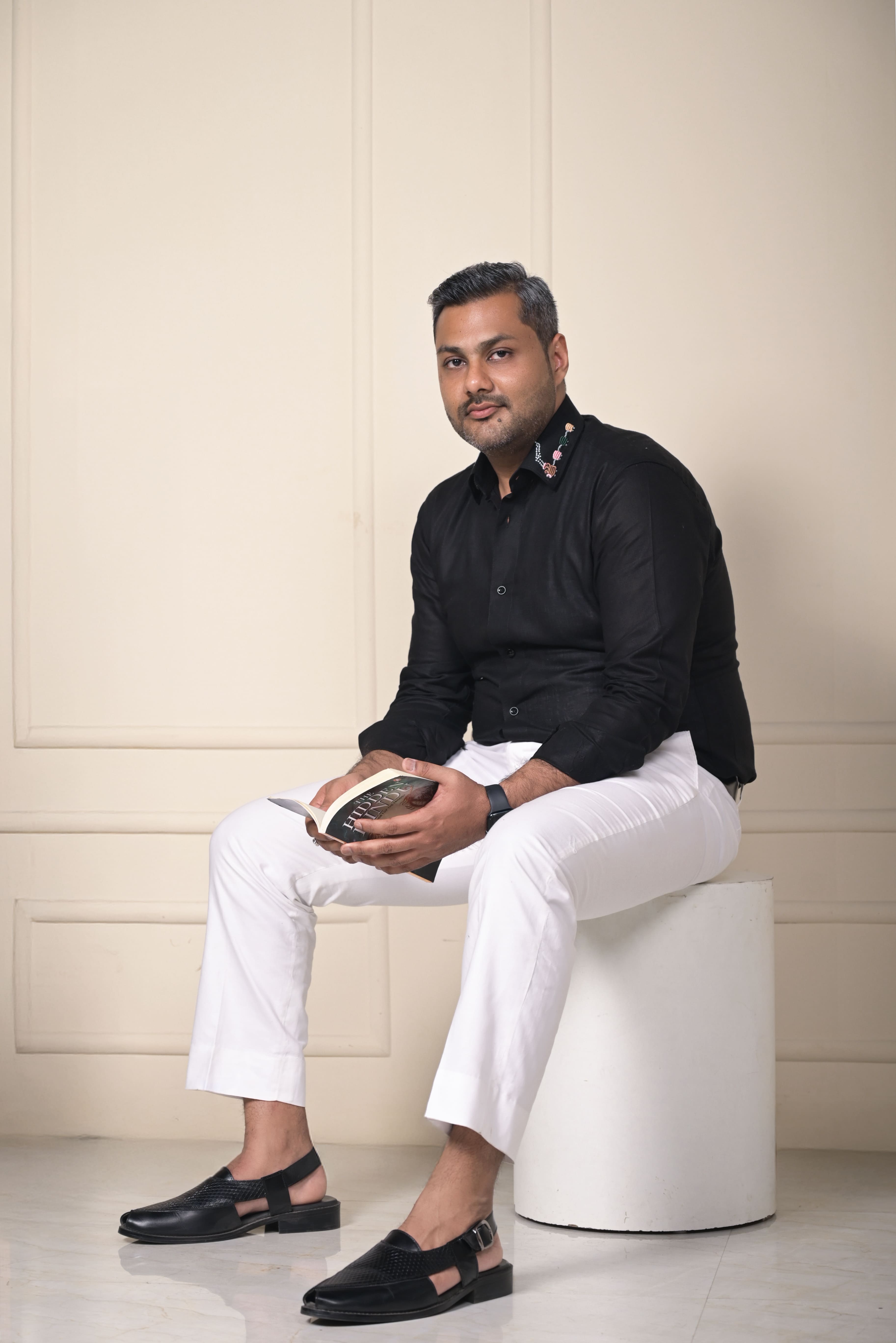 The Journey Collar - The Black Shirt - 11